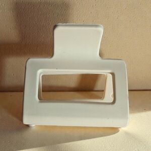 Elegant White Hair Small Claw Clip (New)